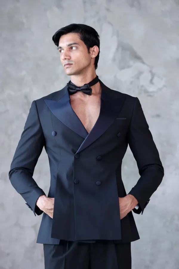 Tuxedo Styles: The Reverse Navy Blue Tuxedo